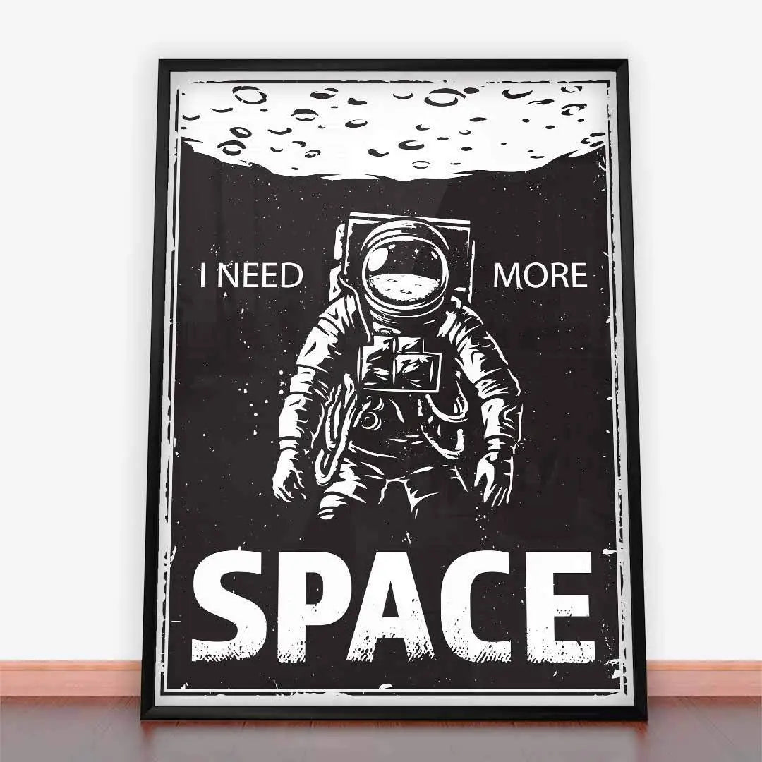 Plakat potrzebuję Więcej Przestrzeni z astronautą w ramie plakatowej jako dekoracja młodzieżowa